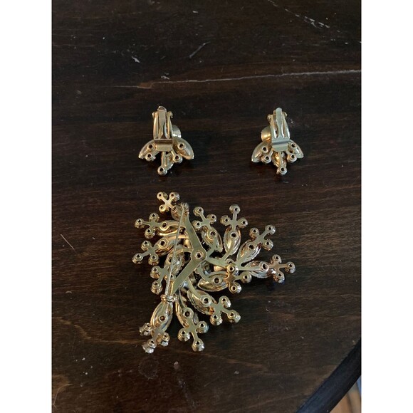 Vintage 50s Brooch & Earrings Set 1950s Purple Rhinestone Cocktail Jewelry Set - Picture 3 of 4